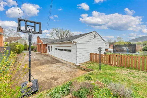 $309,900 | 727 Plantation Circle, Roanoke, VA 24019