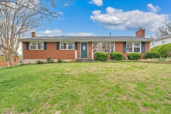 $309,900 | 727 Plantation Circle, Roanoke, VA 24019