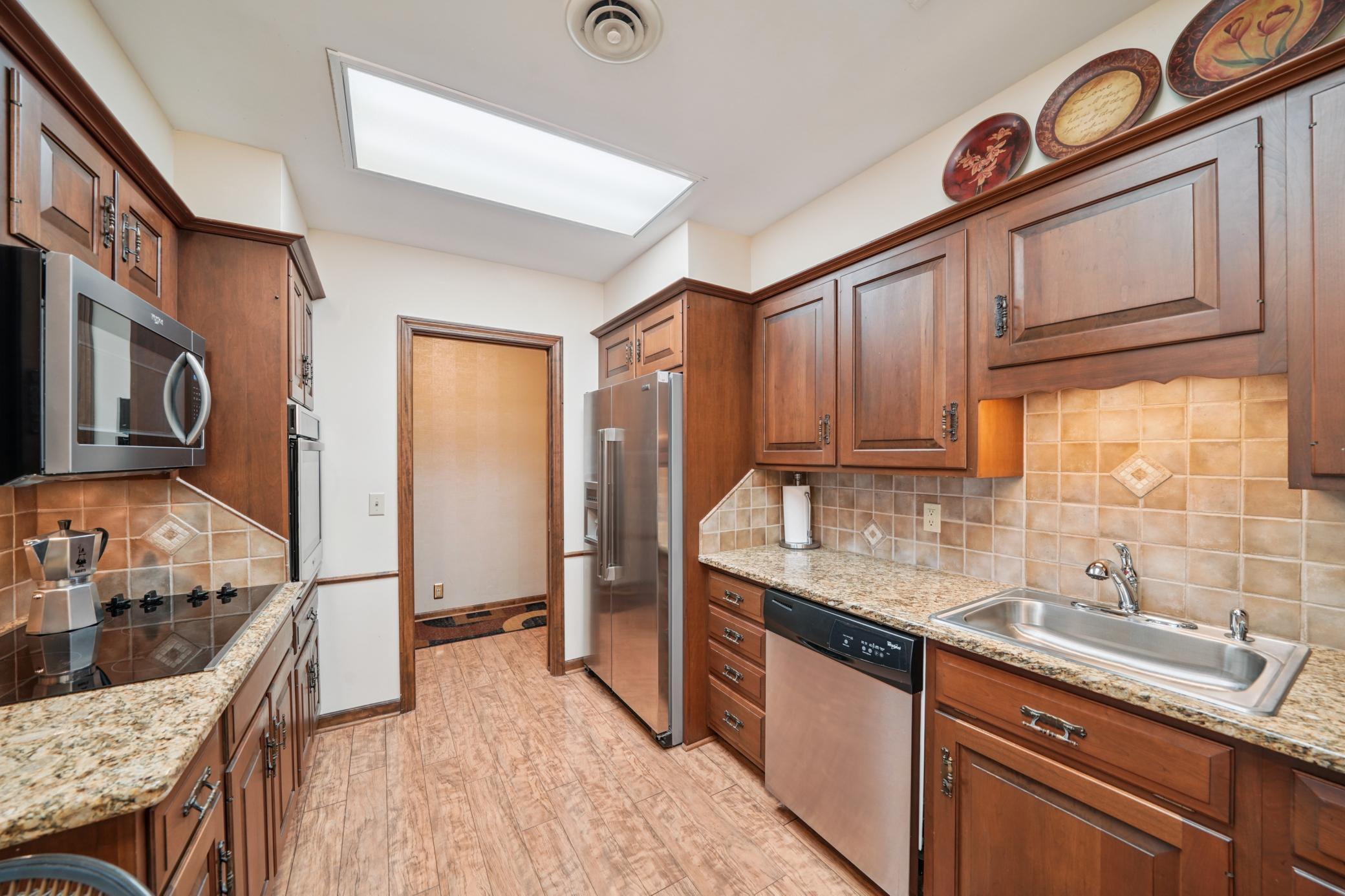 8621 Basswood Road, Unit 23 Eden Prairie, MN 55344 - Photo 6 of 31