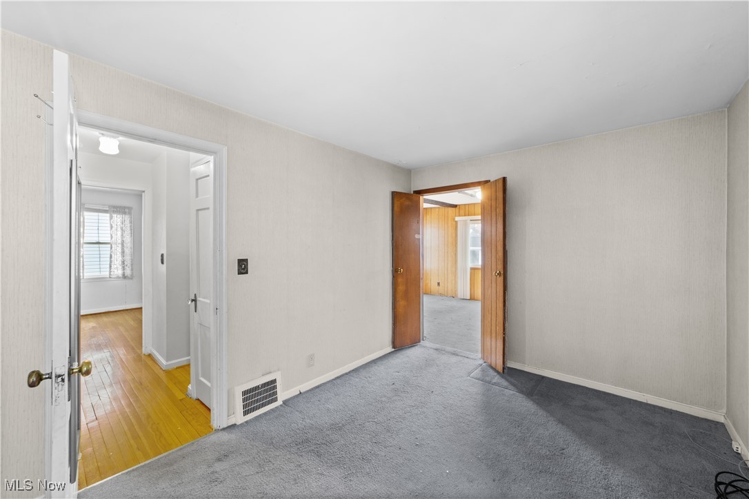 4057 Wilmington Road Cleveland, OH 44121 - Photo 18 of 34