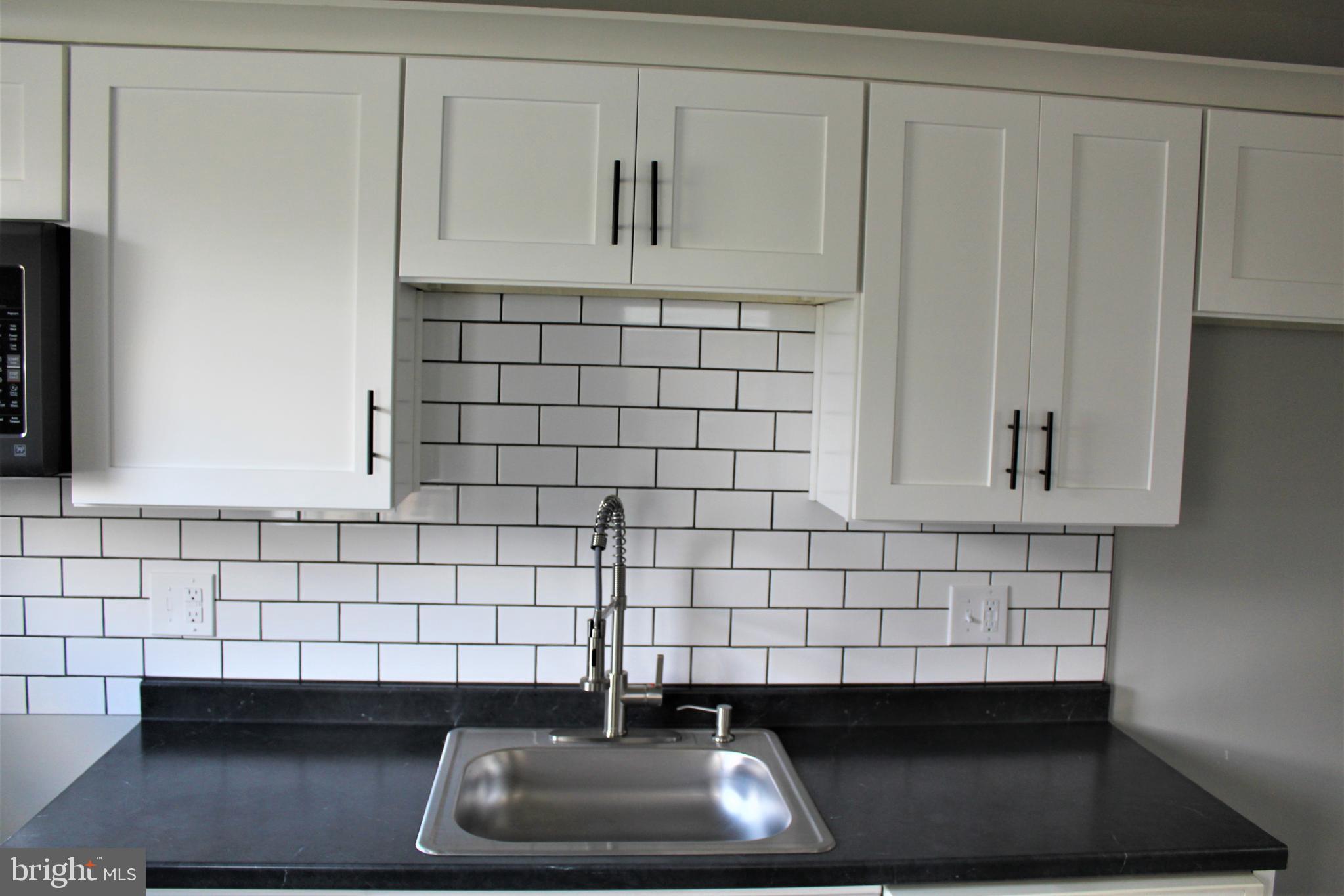345 Pear Street Reading, PA 19601 - Photo 11 of 34 SUBWAY TILE