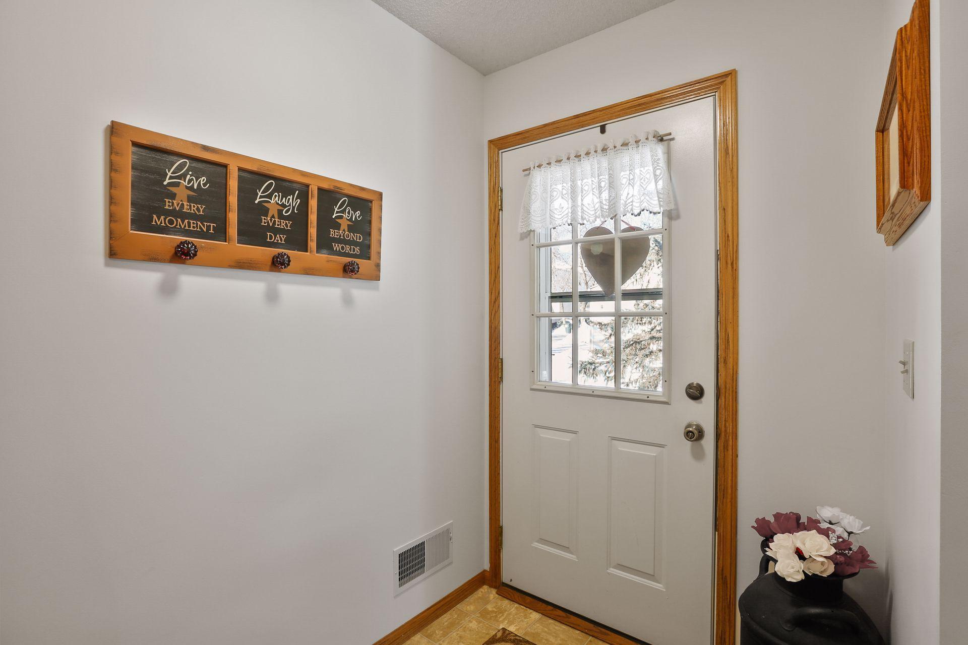 124 Ruth Street North, Unit 2 St. Paul, MN 55119 - Photo 4 of 30 Gallery Image 4