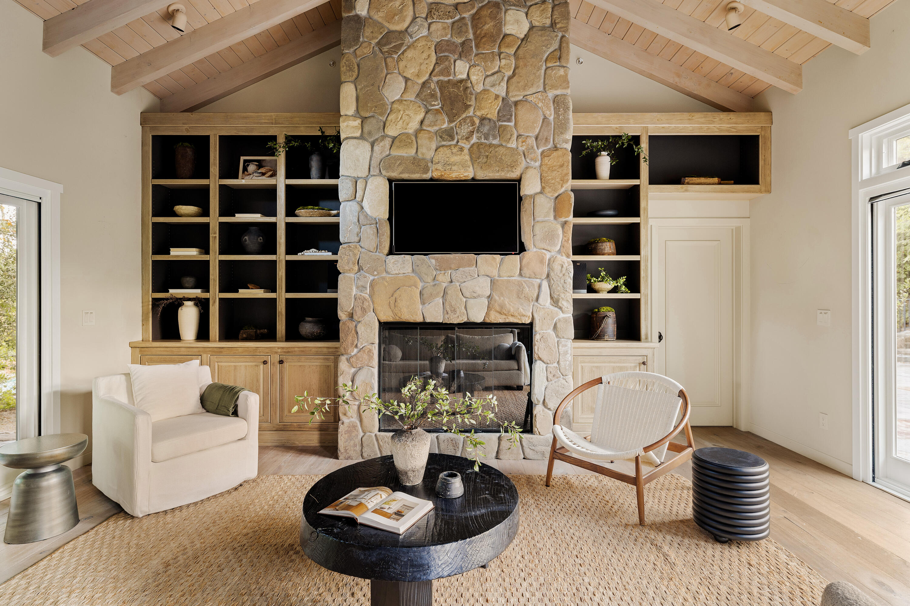 813 Country Club Road Ojai, CA 93023 - Photo 7 of 31 Fireplace