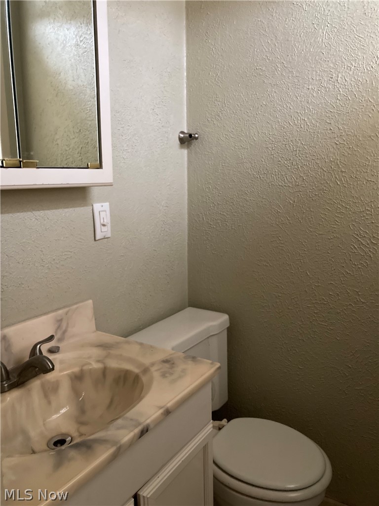 17818 Ingleside Road Cleveland, OH 44119 - Photo 7 of 25 Gallery Image 7