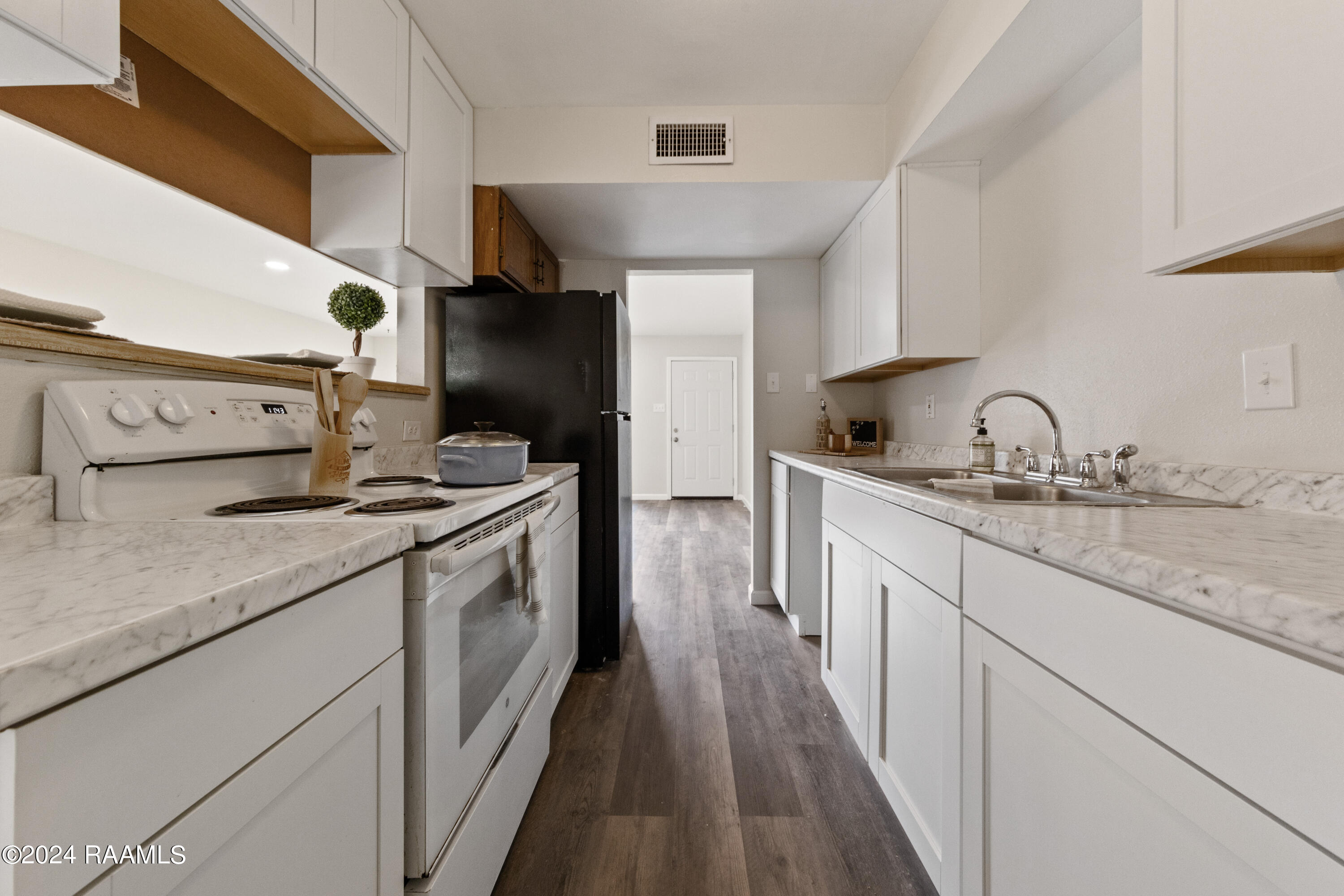 304 Young Drive Lafayette, LA 70506 - Photo 10 of 27 304Young-1-38