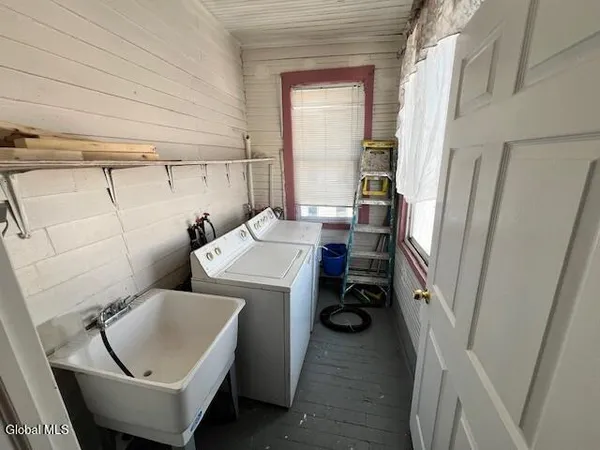 $194,000 | Undisclosed Address, Amsterdam, NY 12010