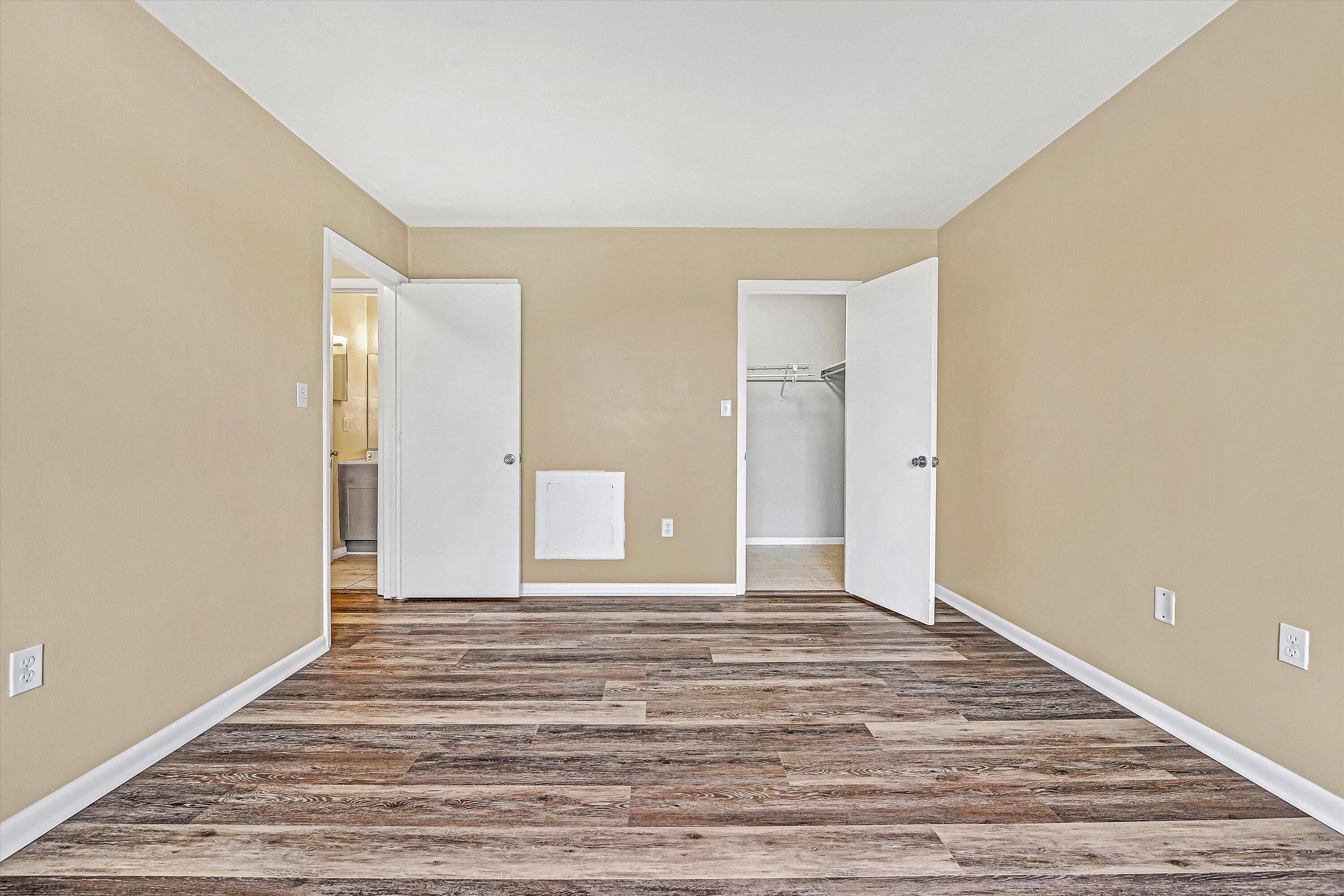 3522 Timberline Trail Roanoke, VA 24018 - Photo 16 of 21 a view of a livingroom with wooden floor