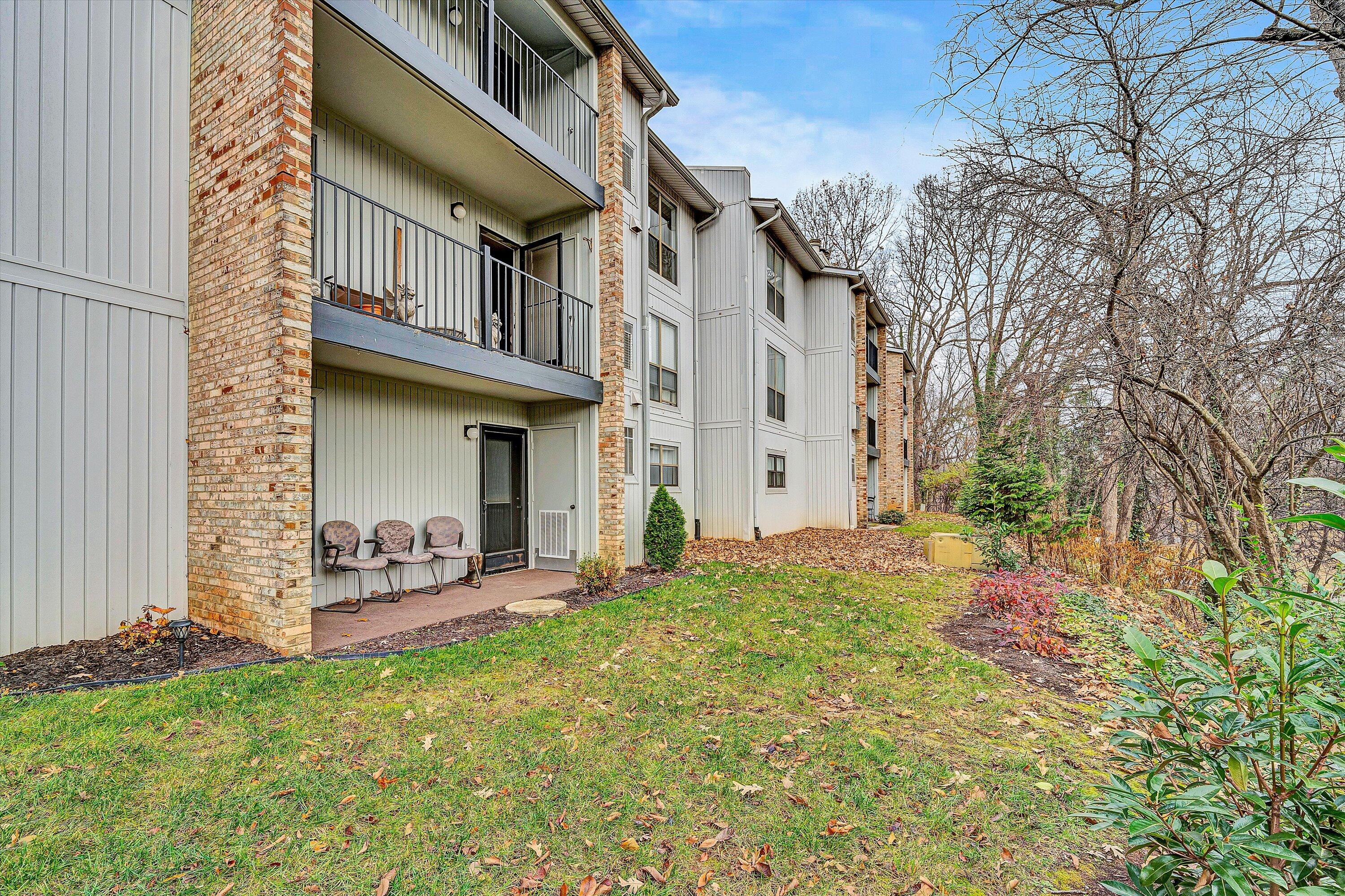 3522 Timberline Trail Roanoke, VA 24018 - Photo 18 of 21 a view of a house with backyard and sitting area