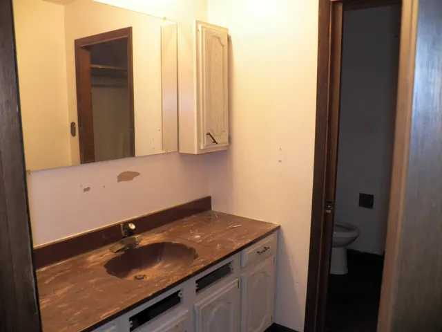 $199,900 | 129 South Hillside Avenue, Oconto Falls, WI 54154