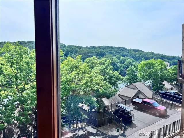 $299,999 | 4230 Holiday Shores, Unit 24, Osage Beach, MO 65065