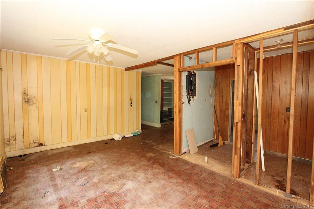 604 Patterson Road Hendersonville, NC 28739 - Photo 11 of 30