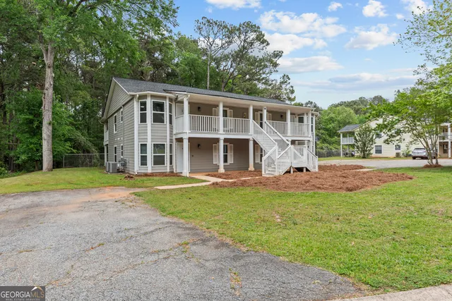 a view of a house with backyard porch and garden