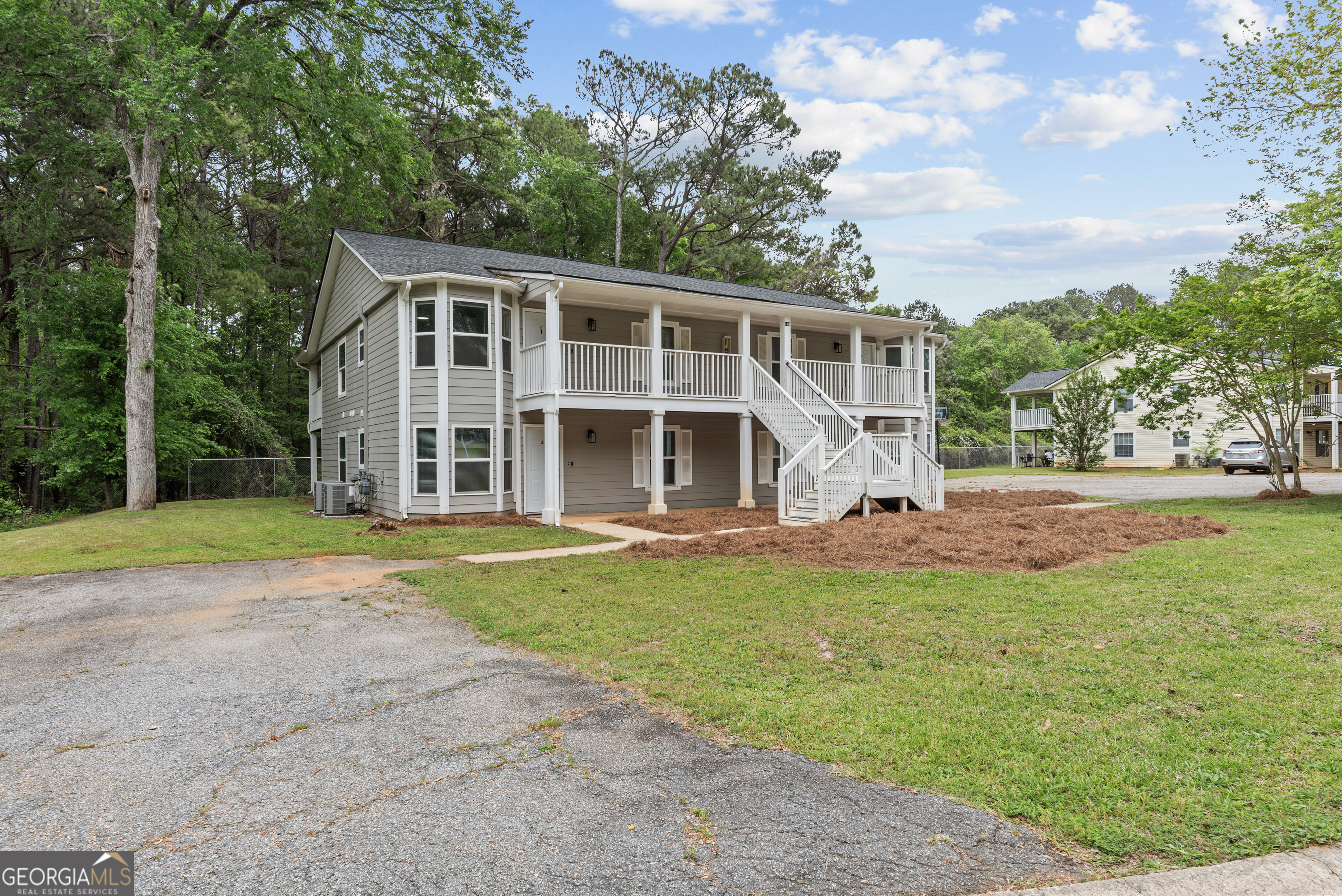 a view of a house with backyard porch and garden