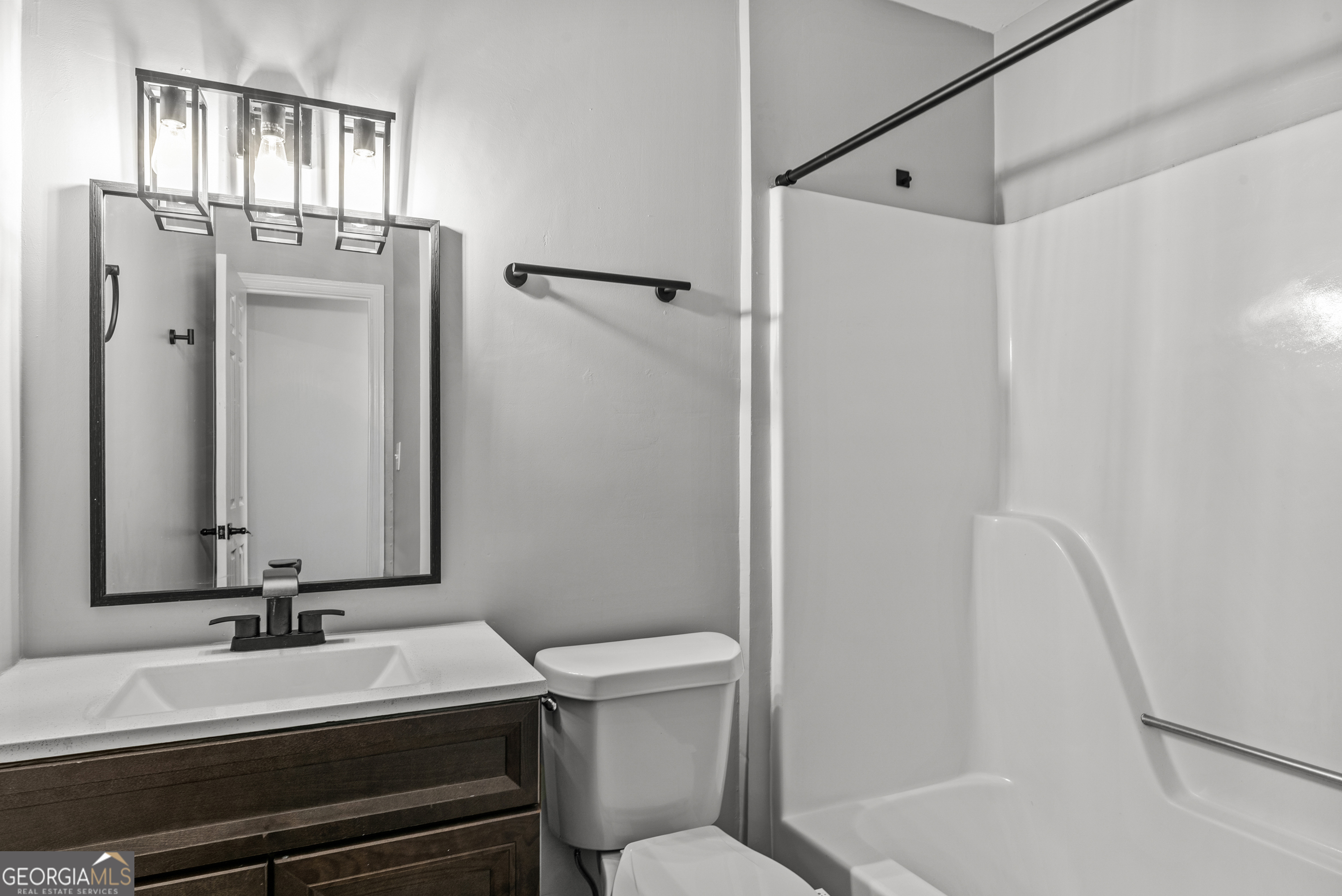 140 Cumberland Court Athens, GA 30607 - Photo 16 of 19 a bathroom with a sink and a mirror