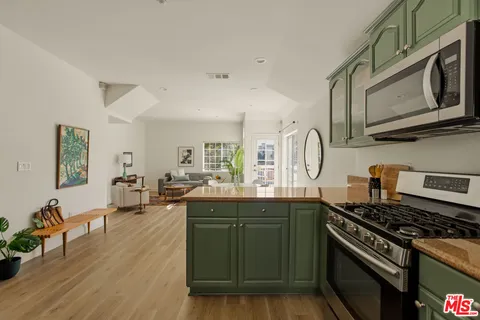 $839,000 | 1201 Viola Avenue, Unit 113, Glendale, CA 91202