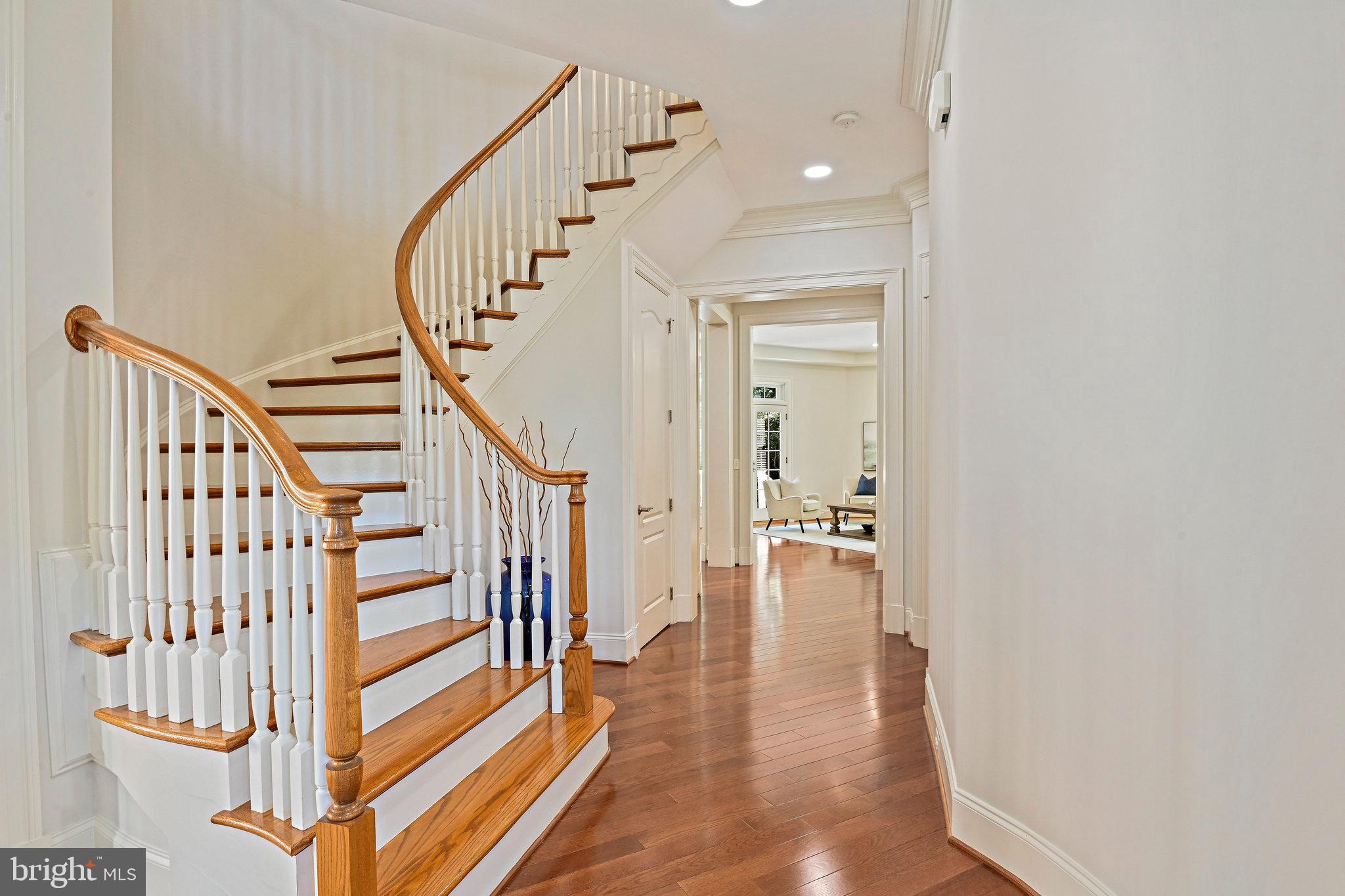 8424 Falcone Pointe Way Vienna, VA 22182 - Photo 11 of 71