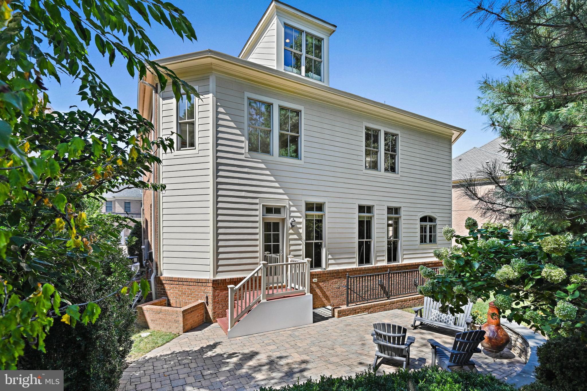 8424 Falcone Pointe Way Vienna, VA 22182 - Photo 70 of 71 a view of a patio with a table and chairs under an umbrella