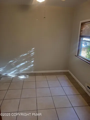 a view of a utility room