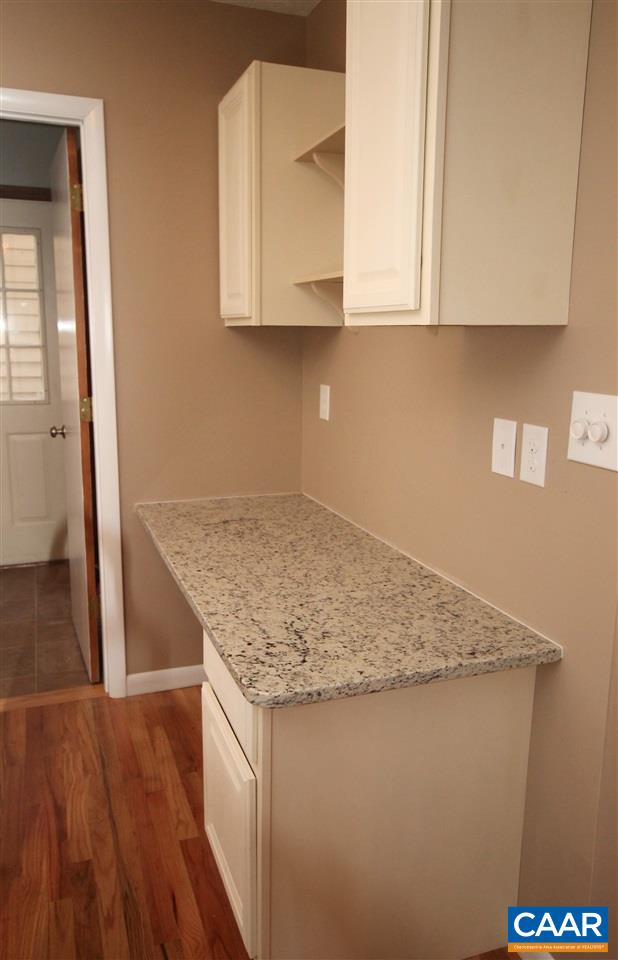 20 Hardwood Road Palmyra, VA 22963 - Photo 10 of 23 Mud/Laundry room just off kitchen.