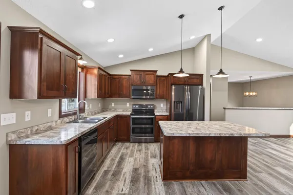 $460,000 | 2588 101st Street Northwest, Zimmerman, MN 55398