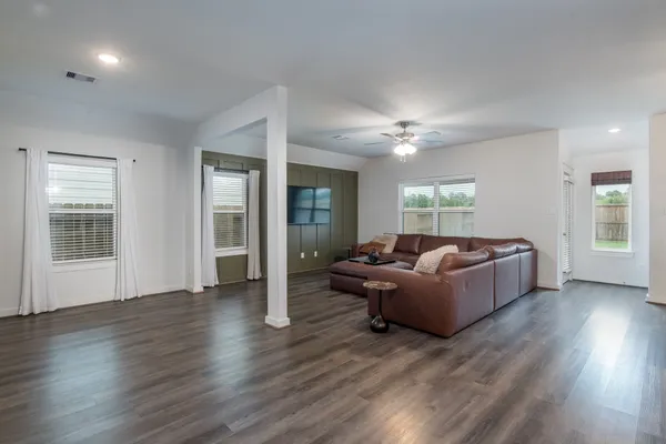 $285,000 | 4067 Colony River, Pinehurst, TX 77362