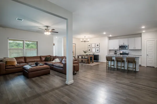 $285,000 | 4067 Colony River, Pinehurst, TX 77362