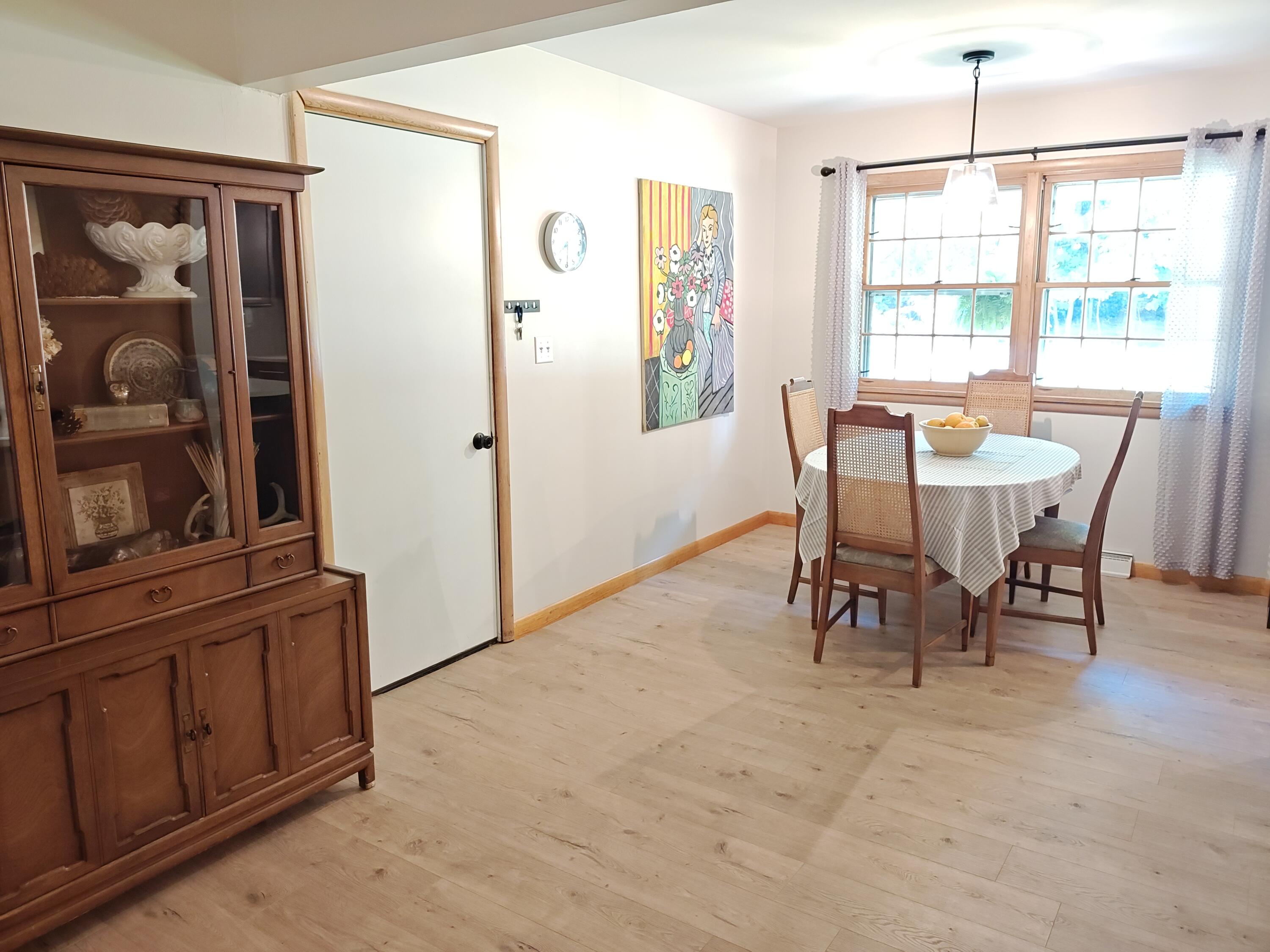 816 Benston Road Whitehall, MI 49461 - Photo 8 of 38 Dining