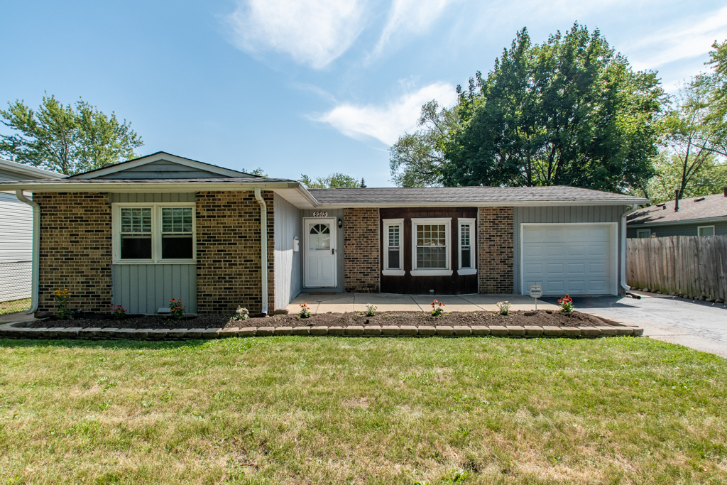2313 Devonshire Road Waukegan, IL 60087 - Photo 2 of 28