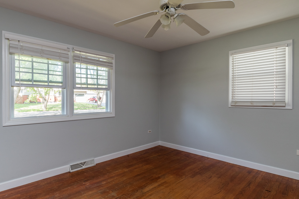 2313 Devonshire Road Waukegan, IL 60087 - Photo 12 of 28
