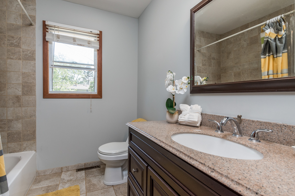 2313 Devonshire Road Waukegan, IL 60087 - Photo 15 of 28