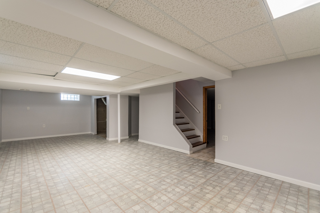 2313 Devonshire Road Waukegan, IL 60087 - Photo 19 of 28