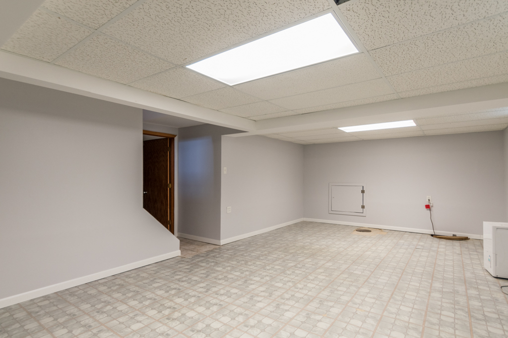 2313 Devonshire Road Waukegan, IL 60087 - Photo 20 of 28