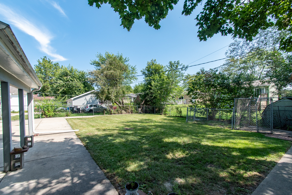 2313 Devonshire Road Waukegan, IL 60087 - Photo 23 of 28