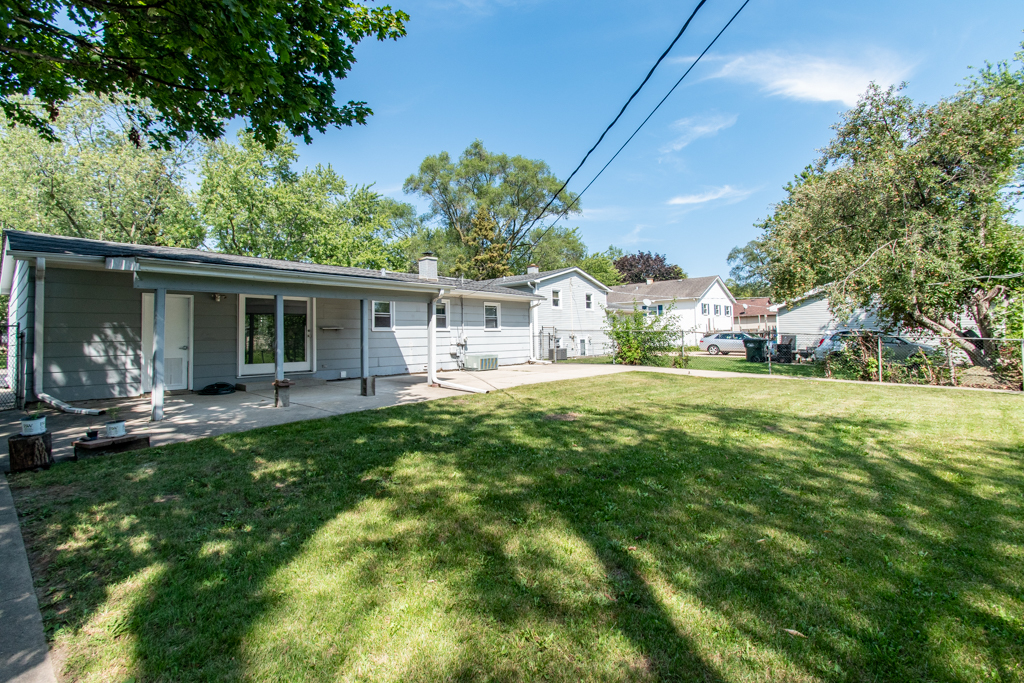 2313 Devonshire Road Waukegan, IL 60087 - Photo 24 of 28