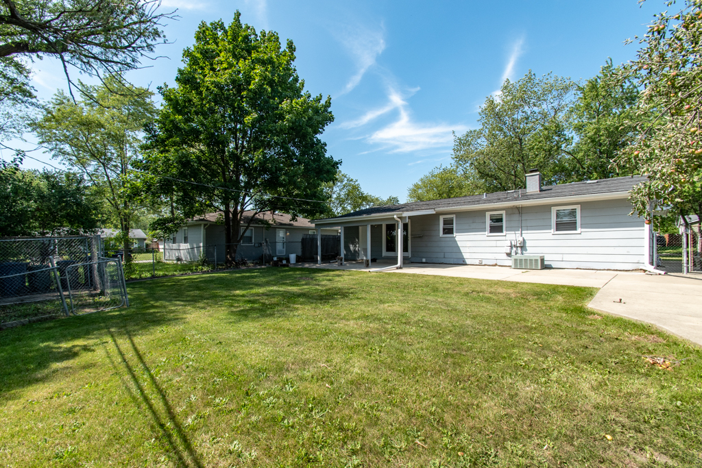 2313 Devonshire Road Waukegan, IL 60087 - Photo 26 of 28