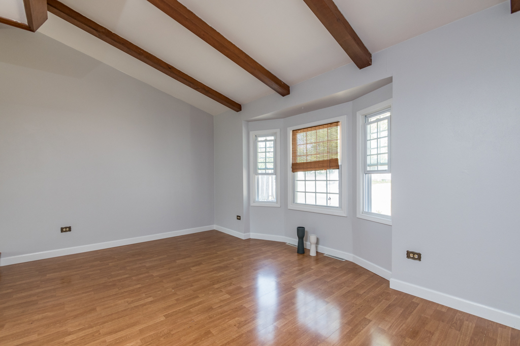 2313 Devonshire Road Waukegan, IL 60087 - Photo 5 of 28