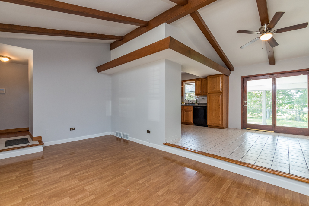 2313 Devonshire Road Waukegan, IL 60087 - Photo 6 of 28