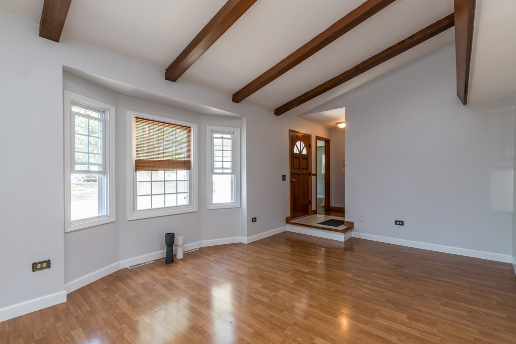 2313 Devonshire Road Waukegan, IL 60087 - Photo 7 of 28