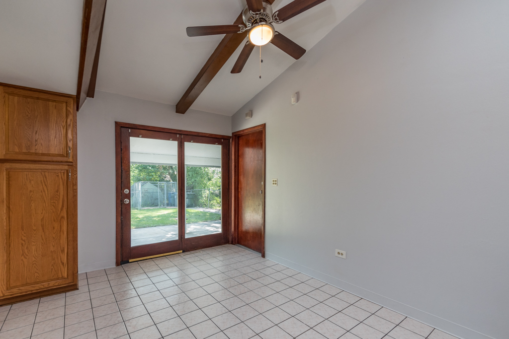 2313 Devonshire Road Waukegan, IL 60087 - Photo 9 of 28