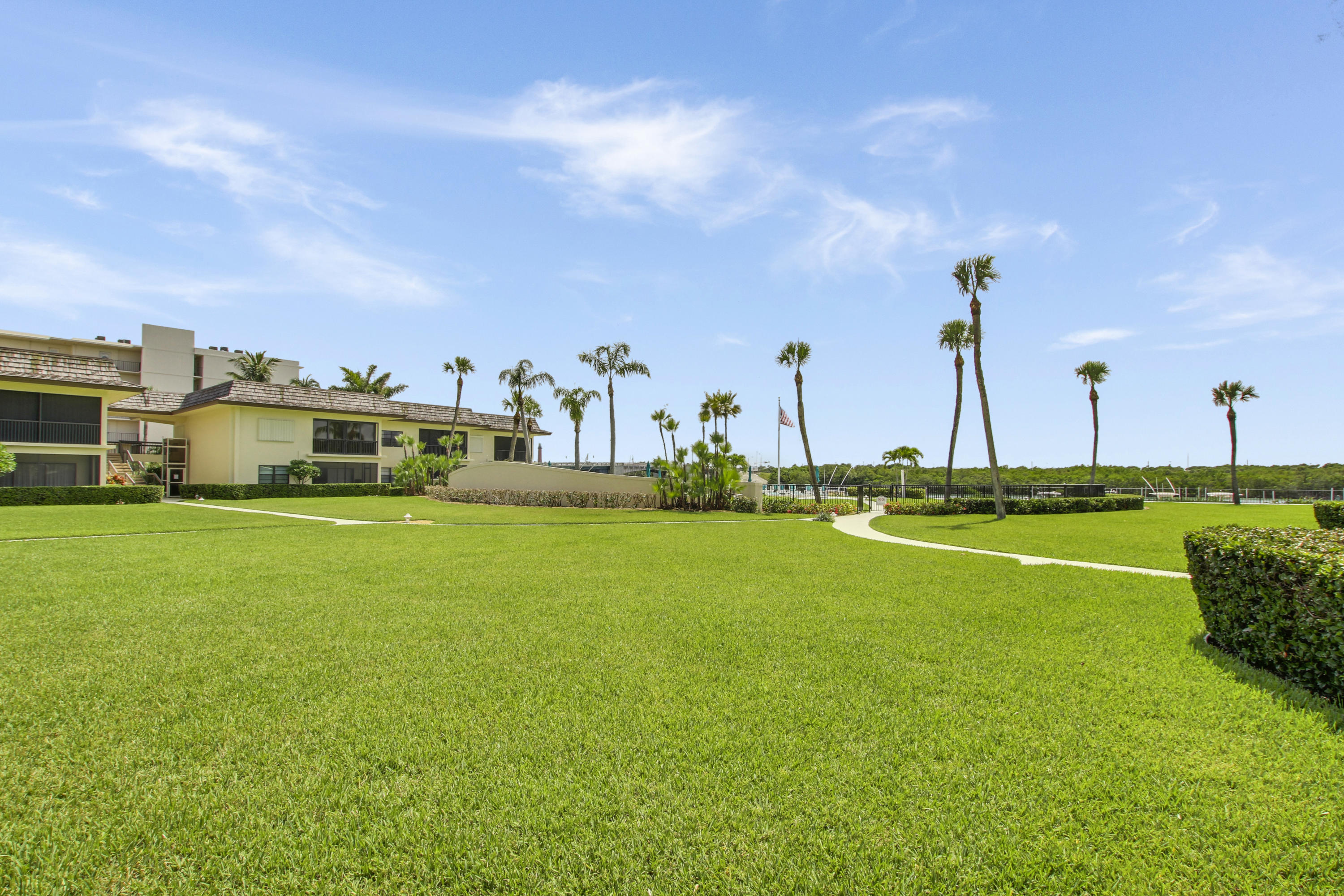 275 South Beach Road Tequesta, FL 33469 - Photo 25 of 31 view