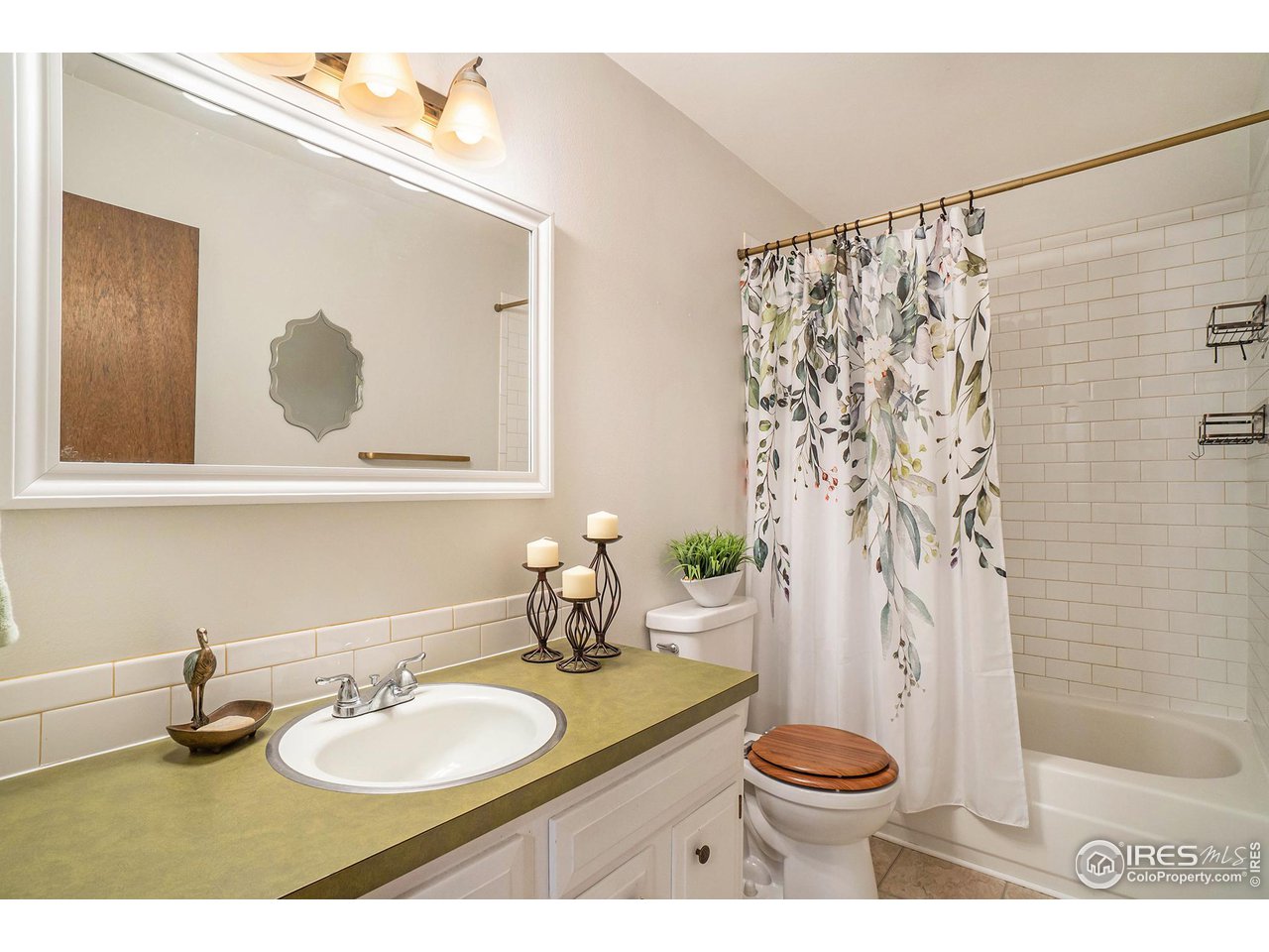1602 Edora Road Fort Collins, CO 80525 - Photo 16 of 33 Tiled Bath