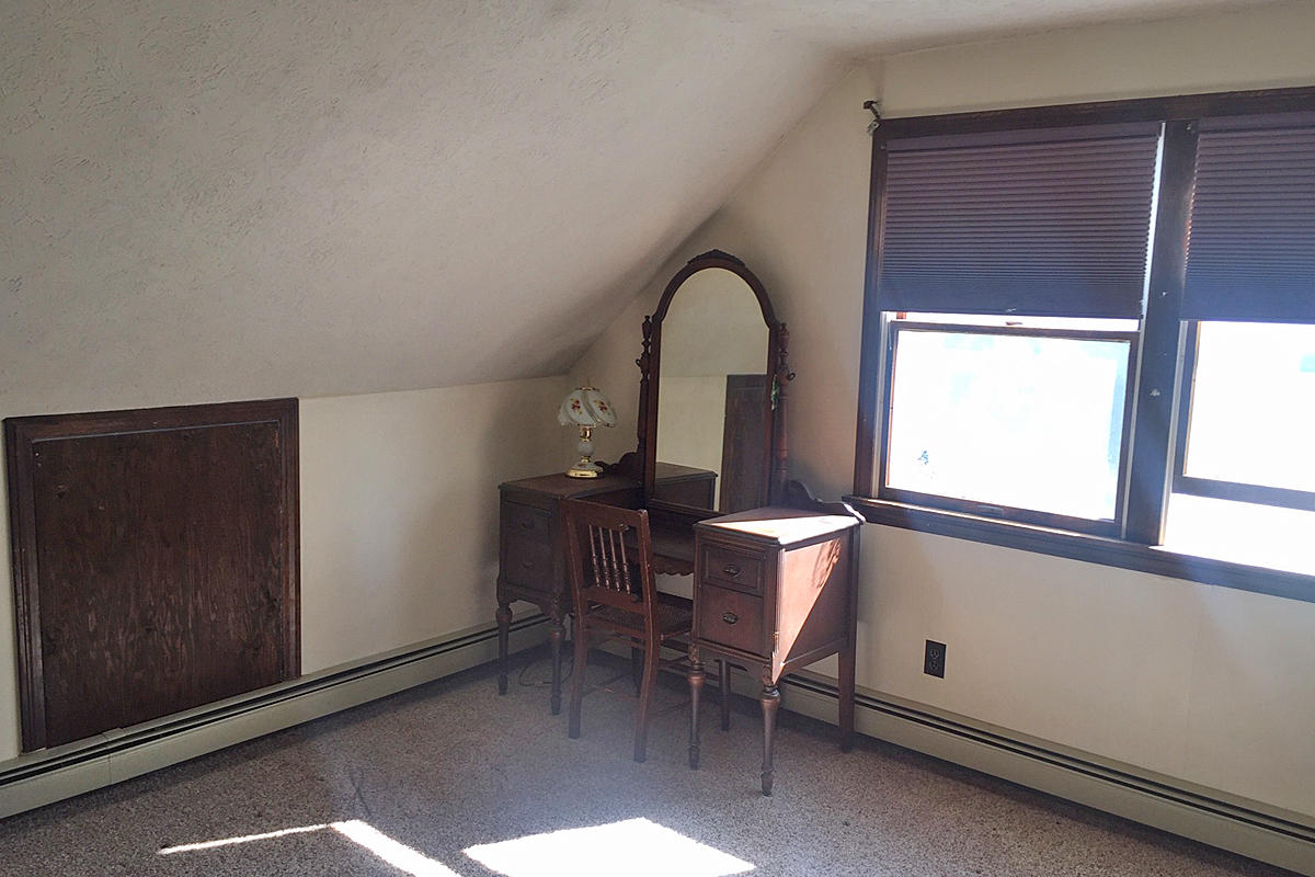 403 Hallowell Road Pownal, ME 04069 - Photo 30 of 53 2ndFlBedroom1