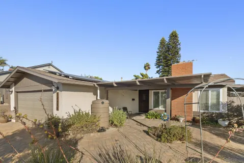 a view of a house with a backyard