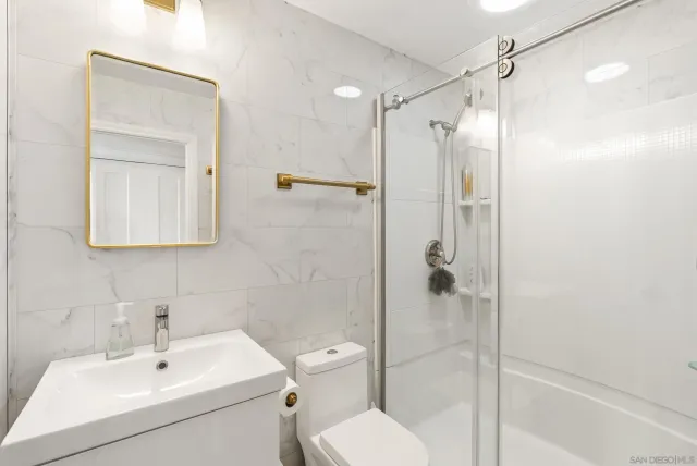 $1,294,998 | 12979 Calle De Las Rosas, San Diego, CA 92129