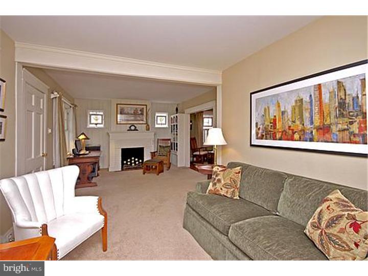 18 Delmont Road Newtown Square, PA 19073 - Photo 3 of 25 Living Room