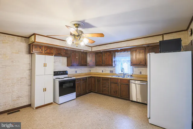 $340,000 | 109 North Stuart Street, Baltimore, MD 21221