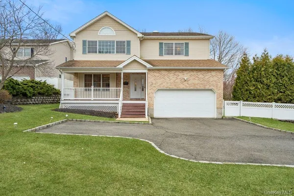 $1,628,000 | 1 Fairway Drive, Old Bethpage, NY 11804