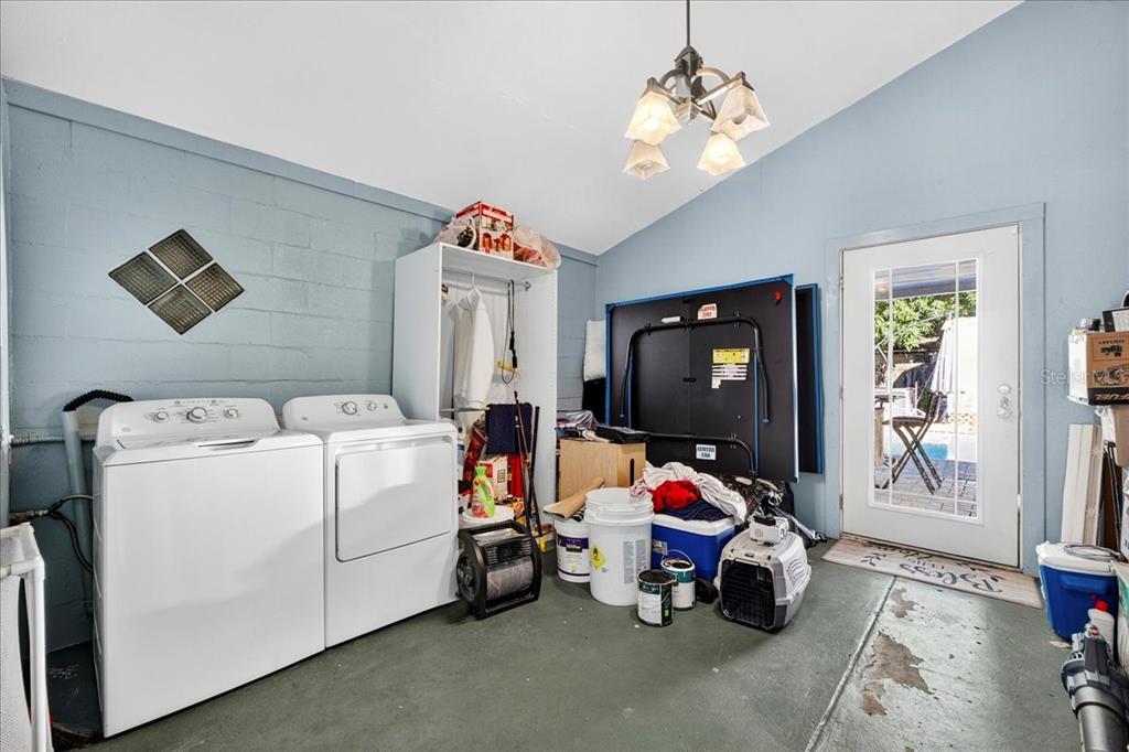 1501 North Combee Road Lakeland, FL 33801 - Photo 29 of 34 a utility room with dryer and washer