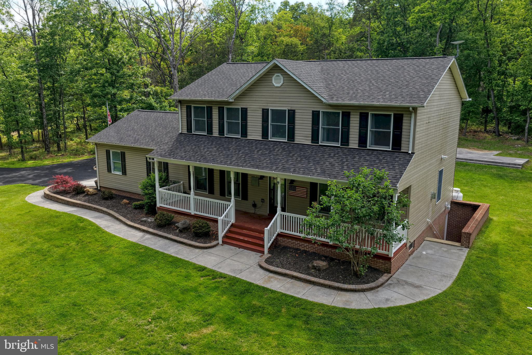 220 Oates Road - Welcome Home!