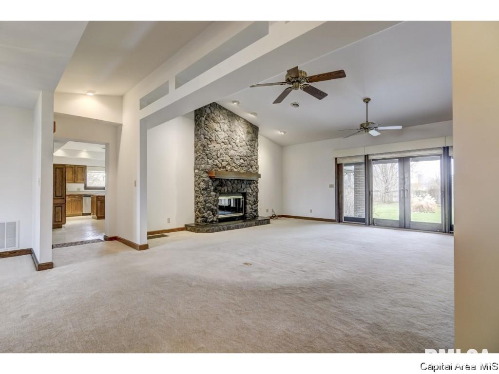 6094 Fulton Road New Berlin, IL 62670 - Photo 5 of 27